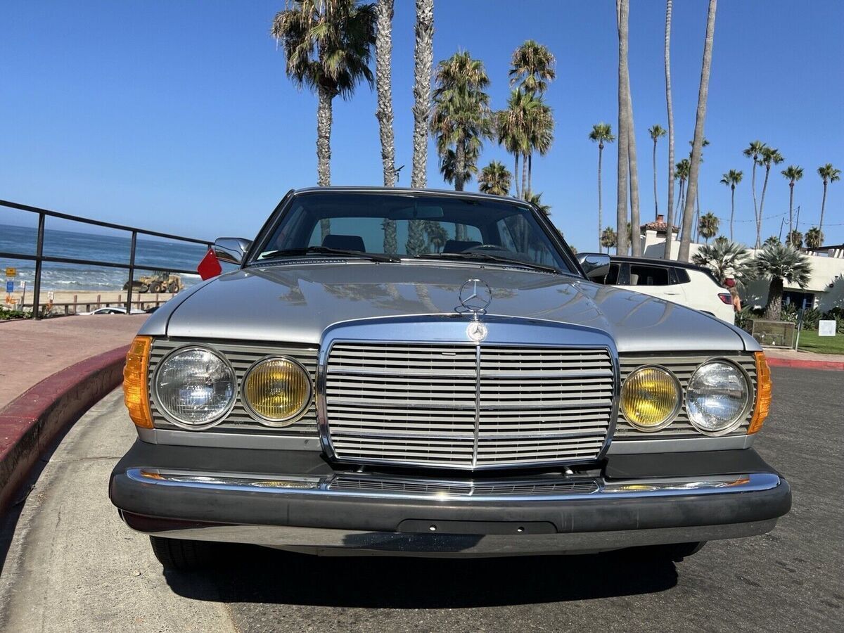 1982 Mercedes-Benz 300-Series CDT - photo 2