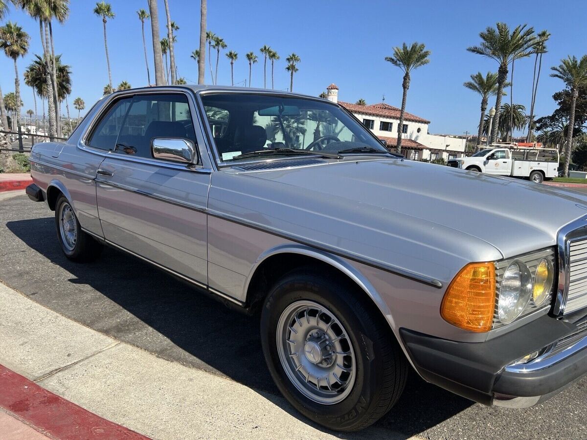 1982 Mercedes-Benz 300-Series CDT - photo 5