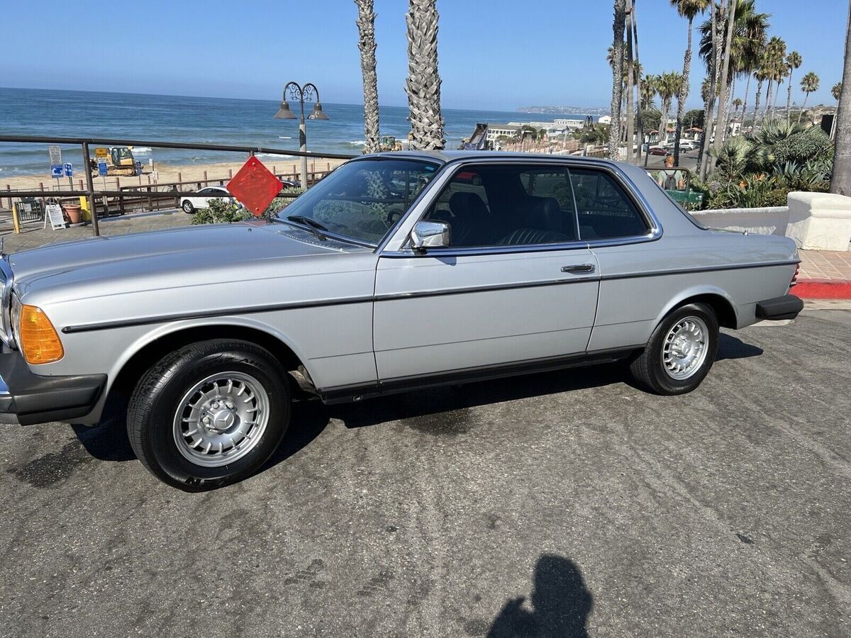 1982 Mercedes-Benz 300-Series CDT - photo 7