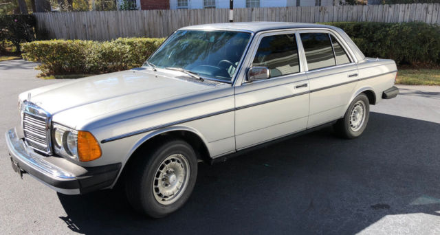 1982 Mercedes-Benz 300-Series