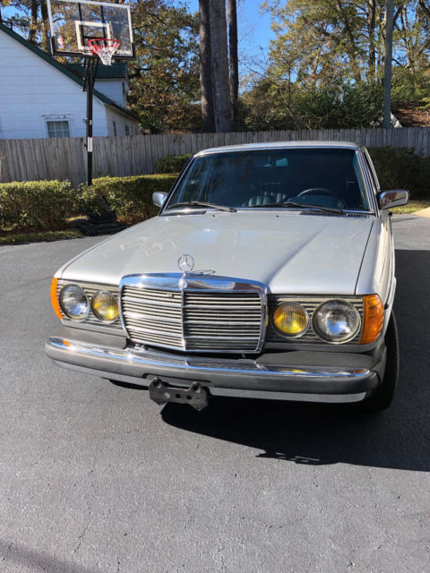 1982 Mercedes-Benz 300-Series - photo 3