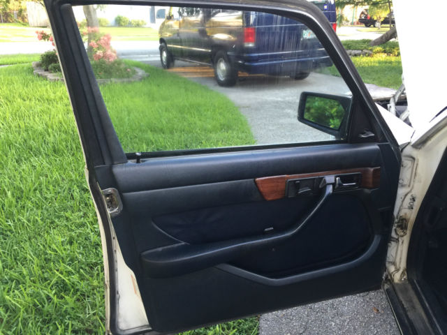 1982 Mercedes-Benz 300-Series - photo 6