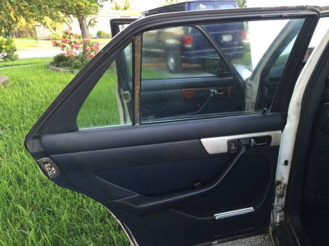 1982 Mercedes-Benz 300-Series - photo 8