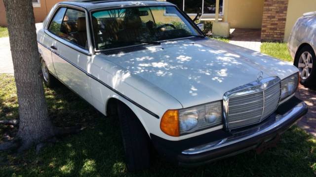 1982 Mercedes-Benz 300-Series Base Coupe 2-Door - photo 2