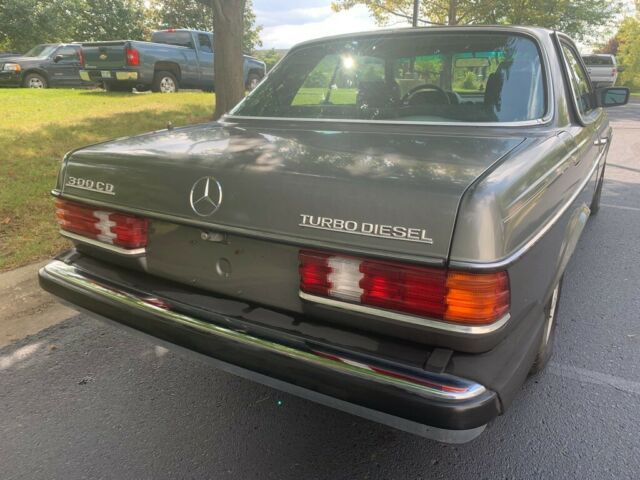 1982 Mercedes-Benz 300-Series - photo 3