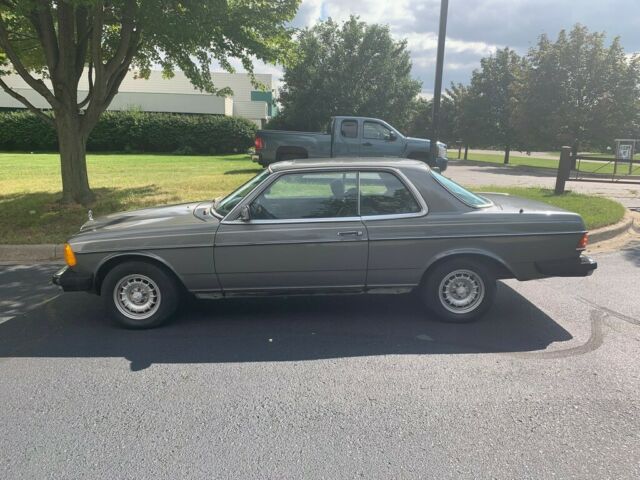 1982 Mercedes-Benz 300-Series - photo 4