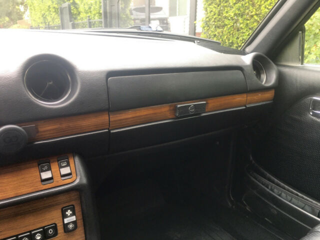 1982 Mercedes-Benz 300-Series - photo 11