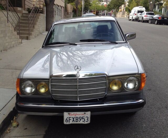 1982 Mercedes-Benz 300-Series - photo 2