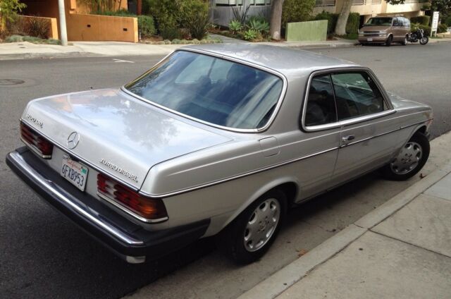 1982 Mercedes-Benz 300-Series - photo 3