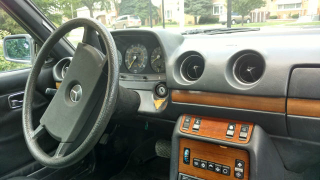 1982 Mercedes-Benz 300-Series - photo 12