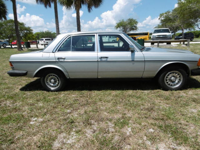 1982 Mercedes-Benz 300-Series - photo 2