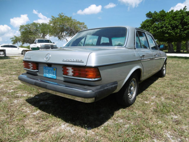 1982 Mercedes-Benz 300-Series - photo 3