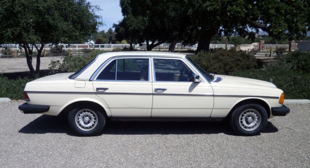 1982 Mercedes-Benz 300-Series Base Sedan 4-Door - photo 2