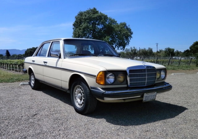 1982 Mercedes-Benz 300-Series Base Sedan 4-Door - photo 3