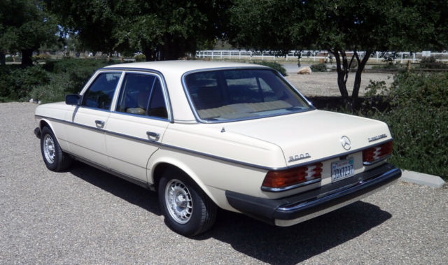 1982 Mercedes-Benz 300-Series Base Sedan 4-Door - photo 4