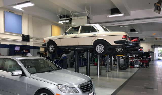 1982 Mercedes-Benz 300-Series Base Sedan 4-Door - photo 7