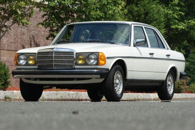 1982 Mercedes-Benz 300D Turbodiesel 17k miles Investment Grade Example 1982 Mercedes-Benz 300-Series Base Sedan 4-Door