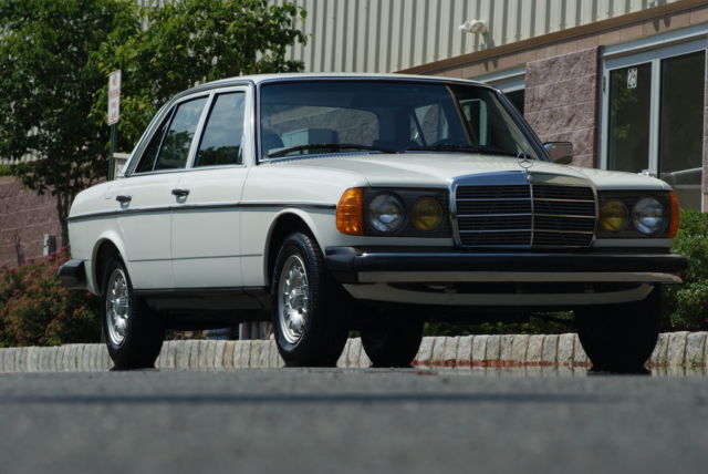1982 Mercedes-Benz 300-Series Base Sedan 4-Door - photo 3