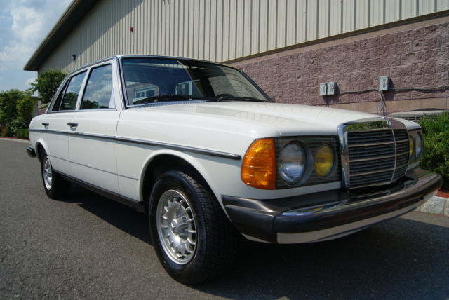 1982 Mercedes-Benz 300-Series Base Sedan 4-Door - photo 6
