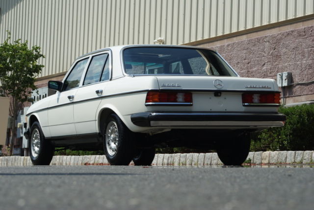 1982 Mercedes-Benz 300-Series Base Sedan 4-Door - photo 8