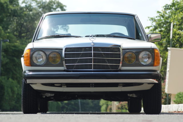 1982 Mercedes-Benz 300-Series Base Sedan 4-Door - photo 9