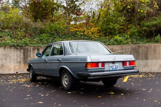 1982 Mercedes-Benz 300-Series turbodiesel - photo 4