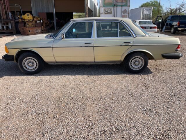1982 mercedes-benz 300sd base sedan 4-door 3.0l 1982 Mercedes-Benz 300-Series