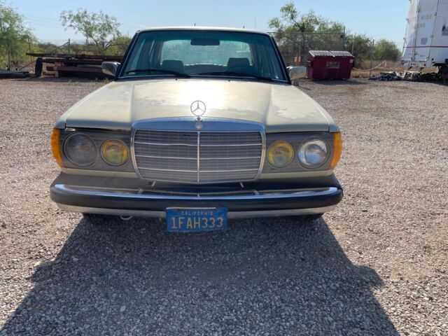 1982 Mercedes-Benz 300-Series - photo 3