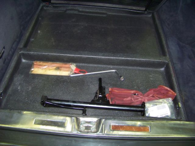 1982 Mercedes-Benz 300-Series 5 Door Station Wagon - photo 11