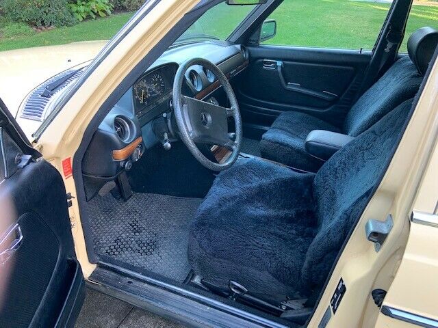 1982 Mercedes-Benz 300-Series - photo 11