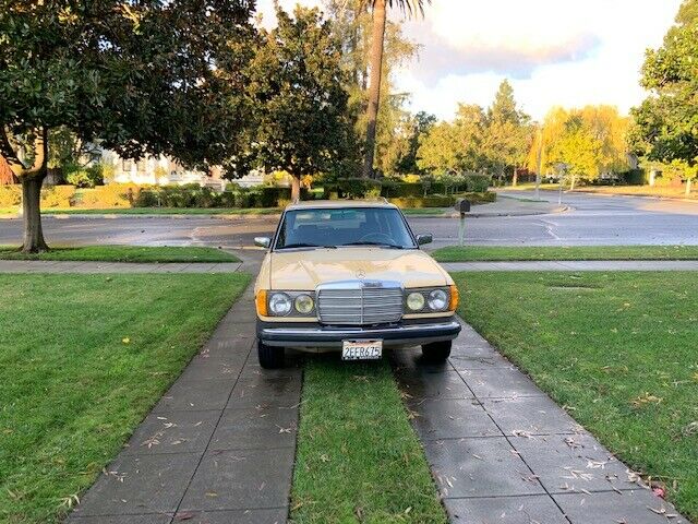 1982 Mercedes-Benz 300-Series - photo 3