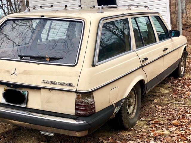 1982 Mercedes-Benz 300-Series Station Wagon - photo 4