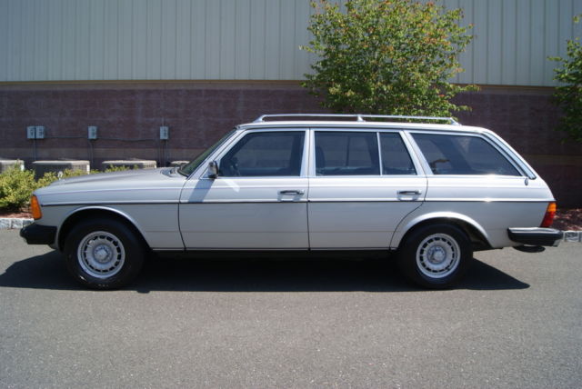 1982 Mercedes-Benz 300TD Wagon Astral Silver Exceptionally clean vehicle 1982 Mercedes-Benz 300-Series