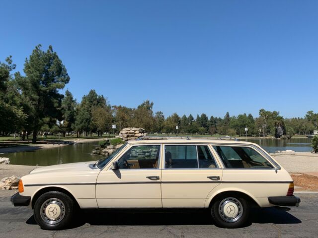 1982 Mercedes Benz 300TD Wagon Turbo Diesel 3rd Row CA W123 Sold @ No Reserve! 1982 Mercedes-Benz 300-Series Wagon