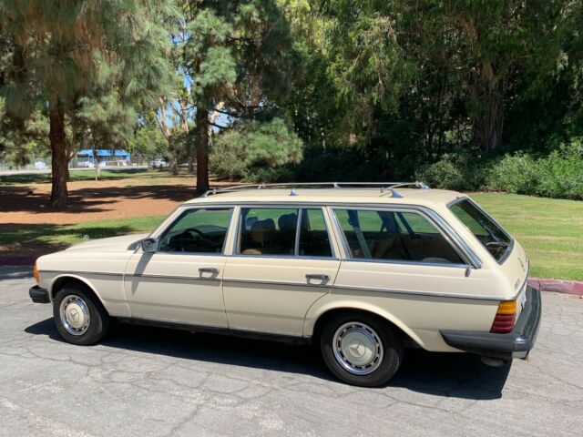 1982 Mercedes-Benz 300-Series Wagon - photo 10
