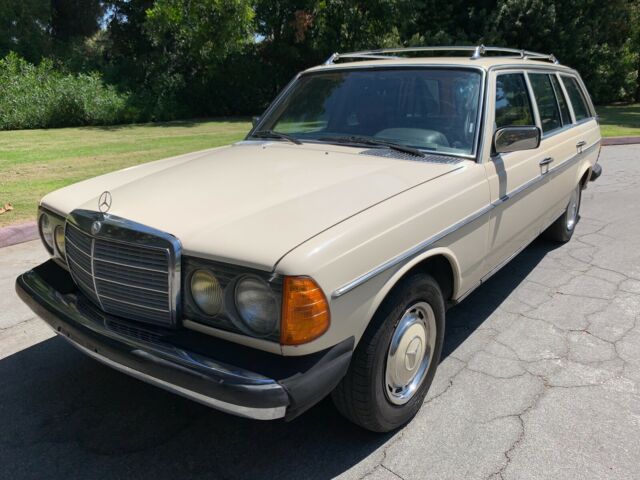 1982 Mercedes-Benz 300-Series Wagon - photo 11