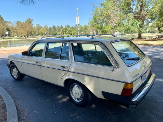 1982 Mercedes-Benz 300-Series Wagon - photo 6