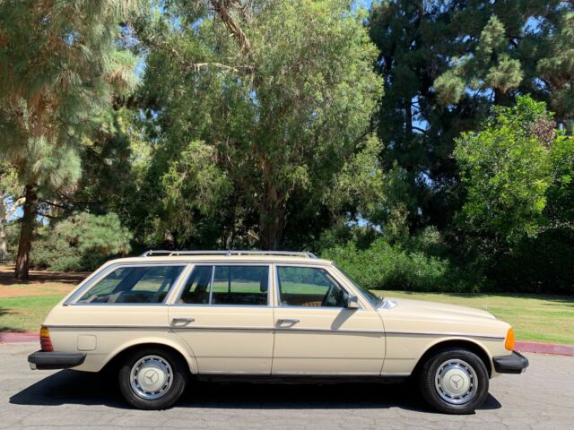 1982 Mercedes-Benz 300-Series Wagon - photo 7