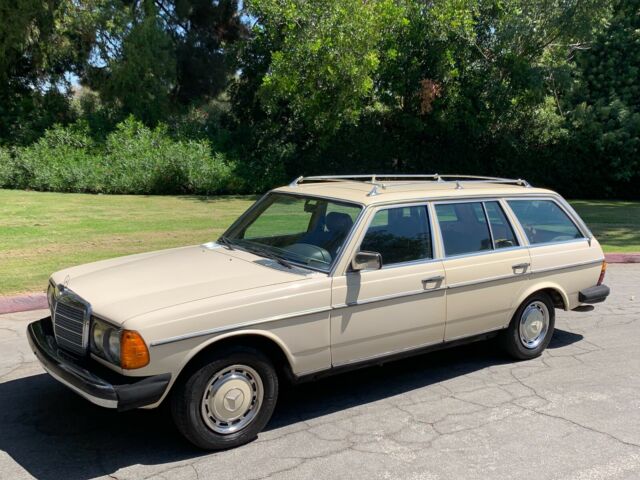 1982 Mercedes-Benz 300-Series Wagon - photo 9
