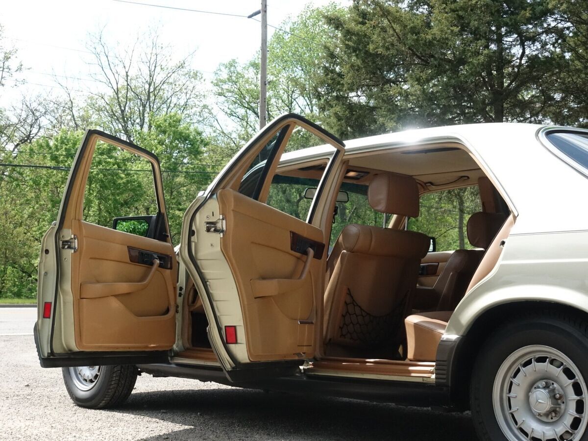 1982 Mercedes-Benz 500-Series - photo 10