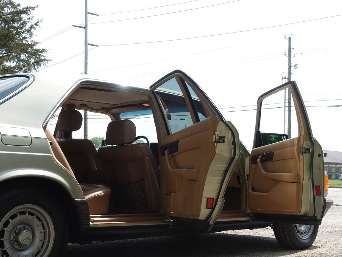 1982 Mercedes-Benz 500-Series - photo 11