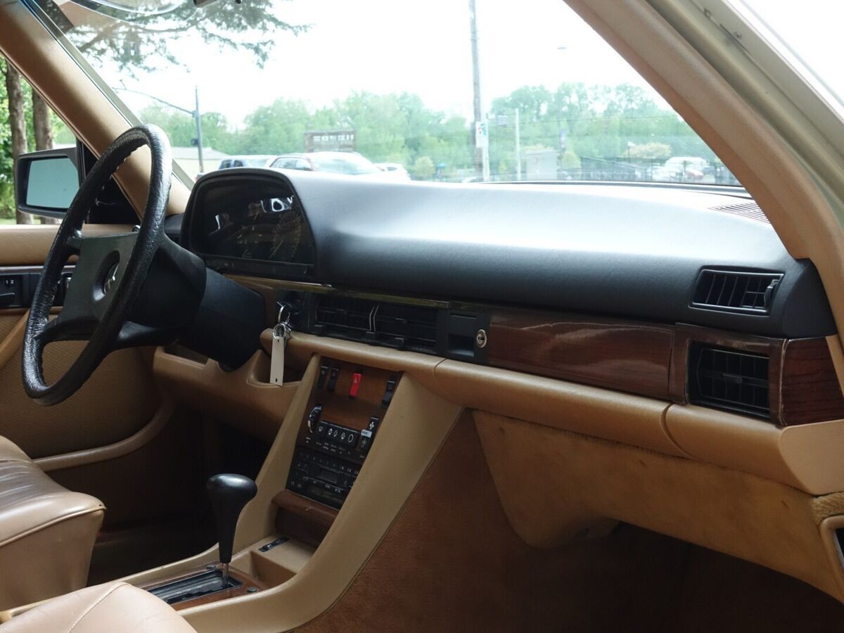 1982 Mercedes-Benz 500-Series - photo 13