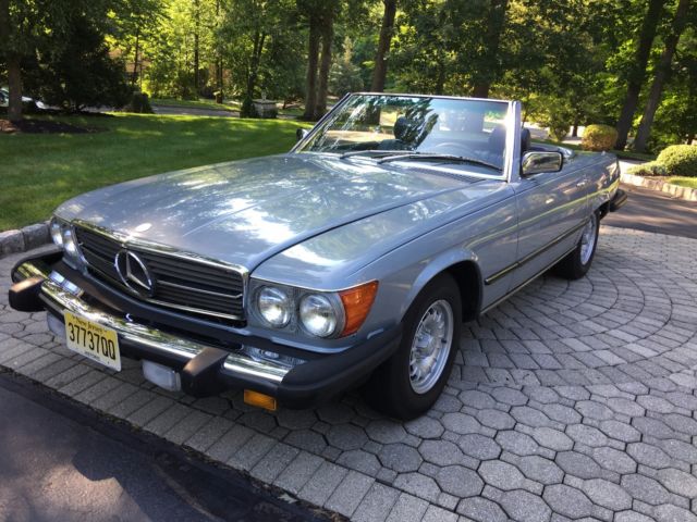 1982 Mercedes-Benz SL Class 380sl Convertible (R107, 450sl, 350sl, 560sl, 380sl) 1982 Mercedes-Benz SL-Class Base Convertible 2-Door