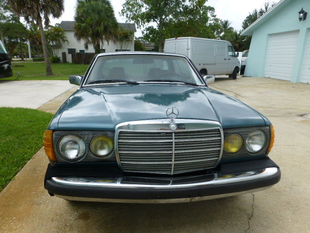 1982 Mercedes CD300 Turbo Diesel Collector Car 1982 Mercedes-Benz 300-Series Chrome