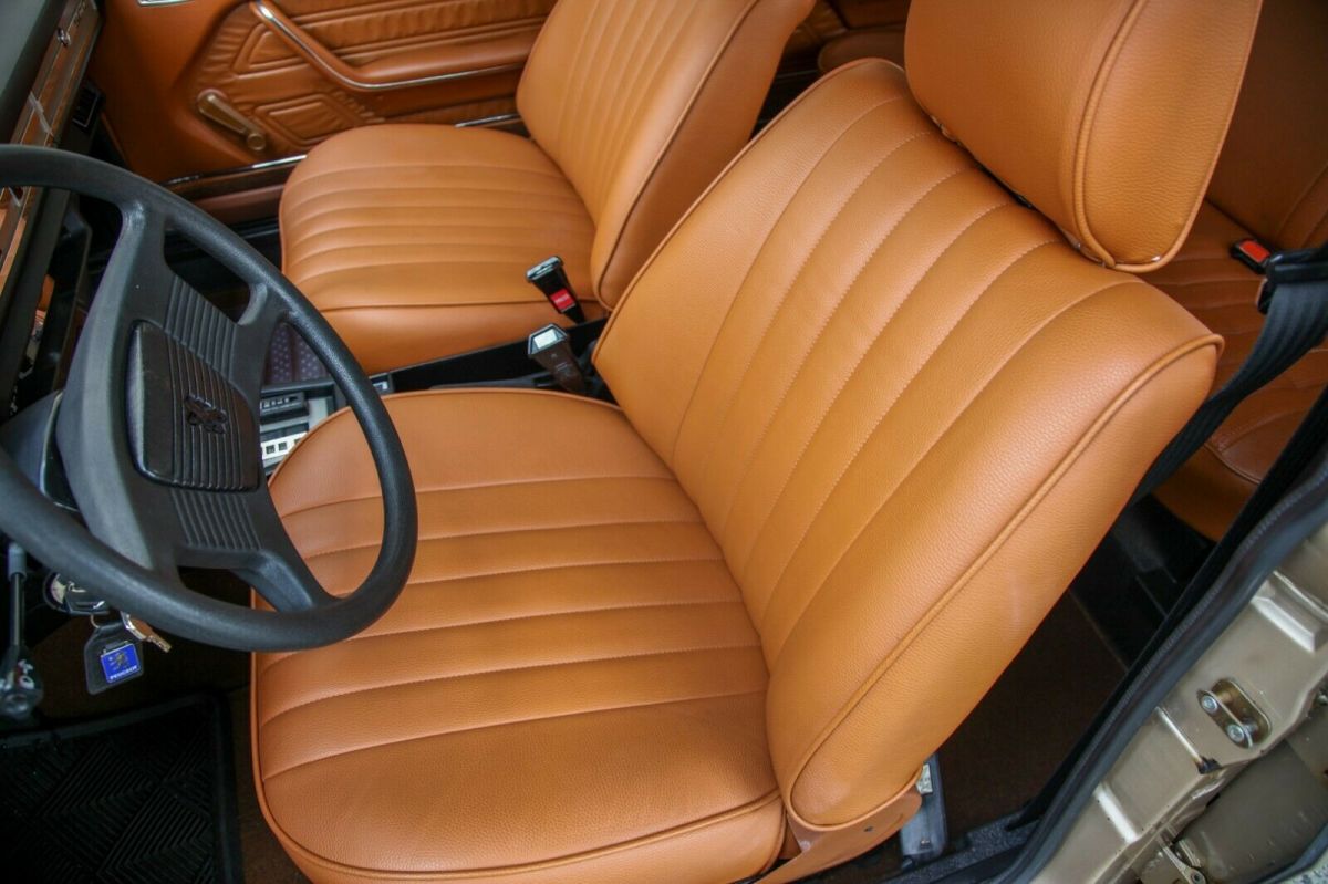 1900 Peugeot 504 - photo 12