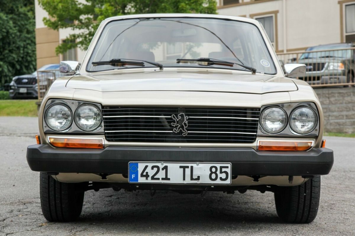 1900 Peugeot 504 - photo 2