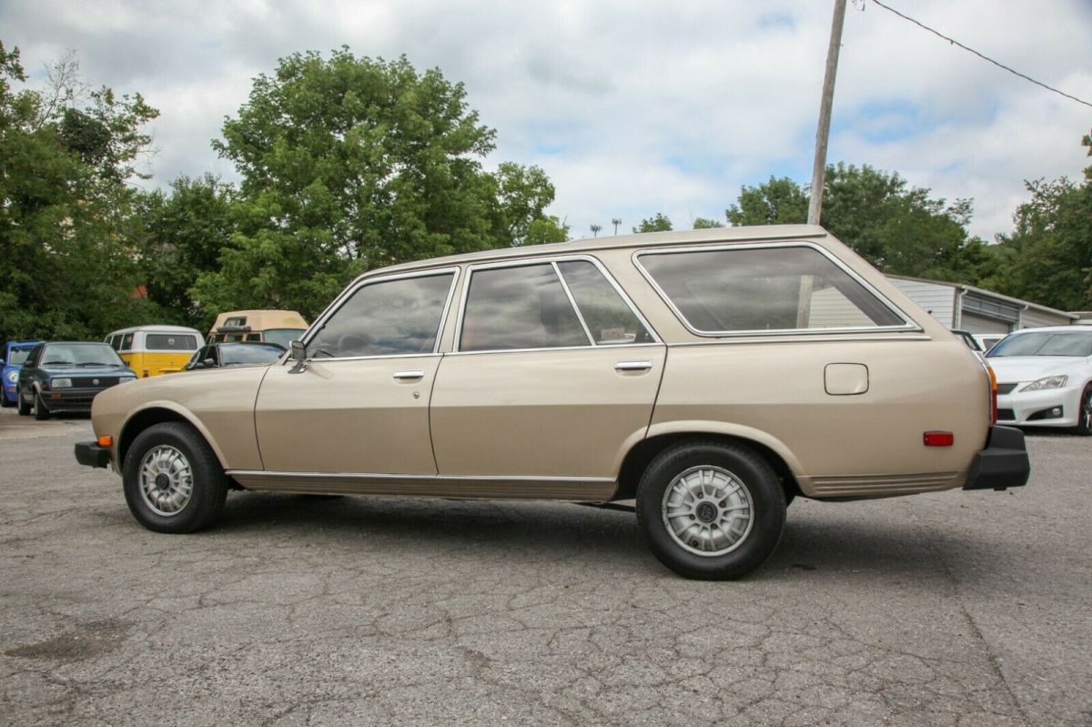 1900 Peugeot 504 - photo 4