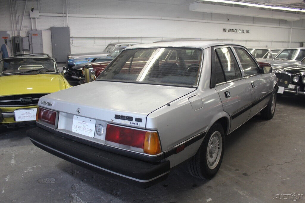1982 Peugeot 505 Sunroof sedan - photo 3