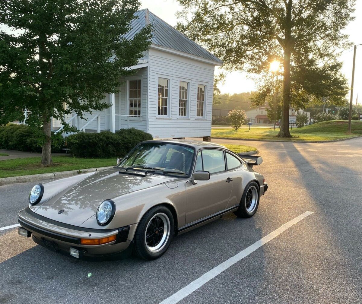1982 Porsche 911 911 SC Base Coupe in Platinum Metallic 1980 Porsche 911