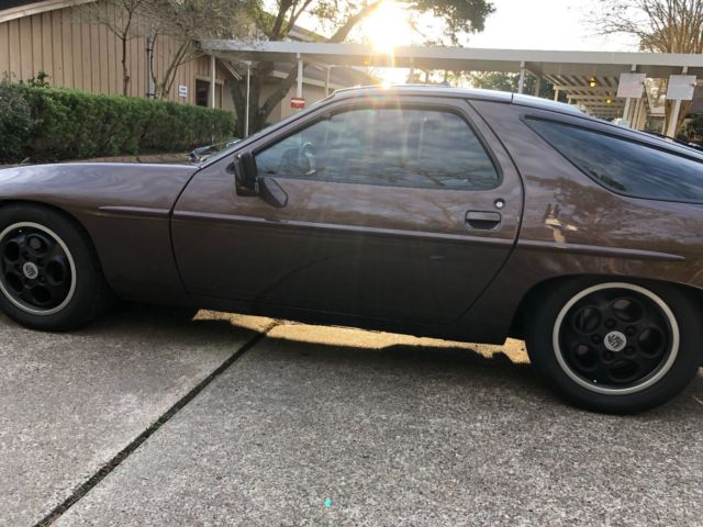 1982 Porsche 928 Base Coupe 2-Door - photo 8